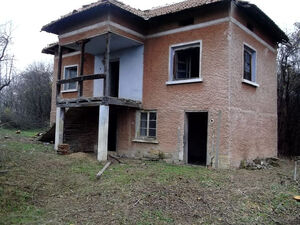  Old country house with authentic architecture, spacious yar