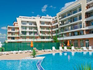 APARTMENT WITH A LARGE TERRACE OVERLOOKING THE POOL!