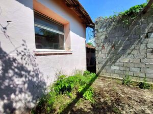  A small house in the village of Sinapovo