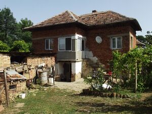 Partially renovated country house with plot of land situated