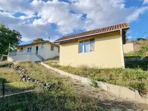 3-Bedroom house + 1-room guest house and a Pool, 18 km to Pr