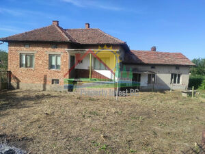 One-Storey house in very good condition, attached summer kit