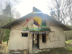 Picturesque mountain villa/House in forest, large regulated 