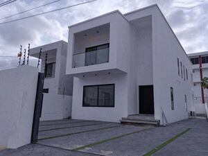 Luxurious 4bedroom townhouse @ botwe/+233243321202