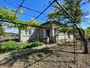 Partly renovated house in Izvorovo 10 km from General Toshev