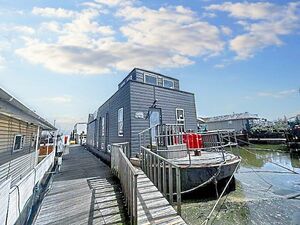 Stunning Contemporary Houseboat - Lady Grey   £249,995