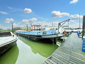 Residential Cruising Barge - Verandering  £149,000