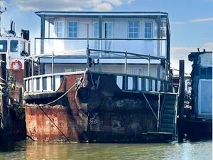 Massive Houseboat - Perch   £240,000