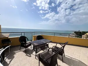 Beachfront apartment with sea/pool view, Midia Grand