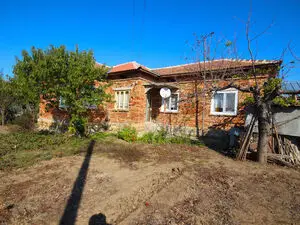 Cheap house in top condition, near a town - Dobrich area