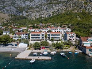 Apartment in Risno, first row to the sea