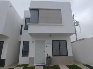 Venta de Casa en Residencial Los Sauces, 3 Recámaras.