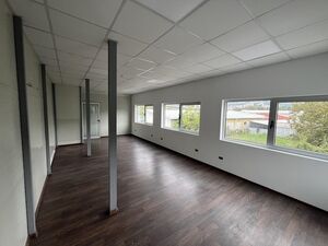 I am renting a warehouse with offices of 770m2 in Rakovica-B