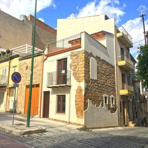 Panoramic Townhouse in Sicily - Casa Adriano Sta Regina