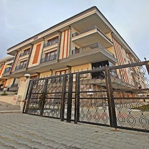 3+2 Duplex Apartment For Sale In Beylikduzu Istanbul