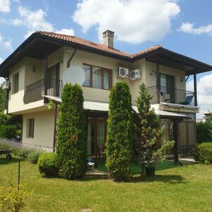 Excellent 2-Storey 180m2 house with 1300m² Garden/Land near 