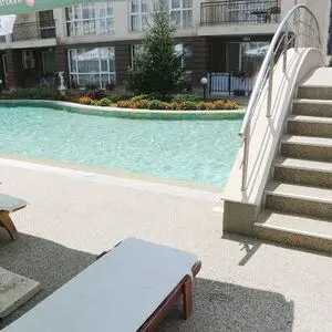 FURNISHED ONE-BEDROOM APARTMENT WITH NICE POOL VIEWS!