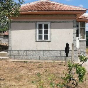  One-Storey House, sound structure, outbuildings, renovated 