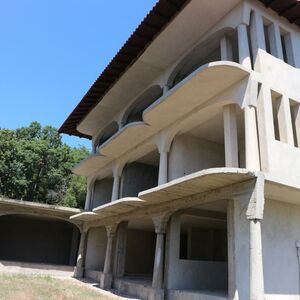 THREE-STOREY HOUSE LOCATED IN A UNIQUE PLACE 