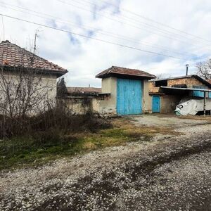 Rural house with 6 rooms and a big plot of land, 30 km from 