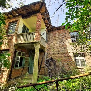 Brick house 300m from the road to Varna