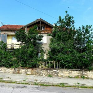  Two-story house with two separate entrances