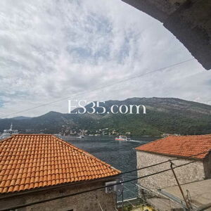 Antique house 20 meters from the sea in Lepetane