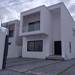 Luxurious 4bedroom townhouse @ botwe/+233243321202