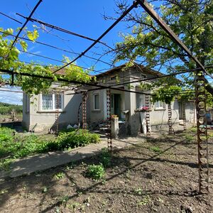 Partly renovated house in Izvorovo 10 km from General Toshev