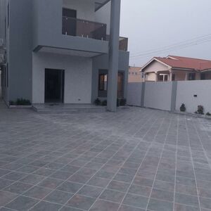 Exexutive 4bedroom townhouse @ East legon/+233243321202