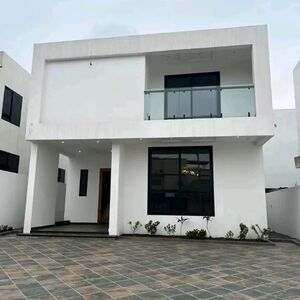 Exexutive 4bedroom house @ East airport)+233243321202