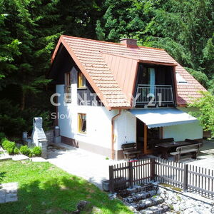 Beautiful weekend house in the heart of nature