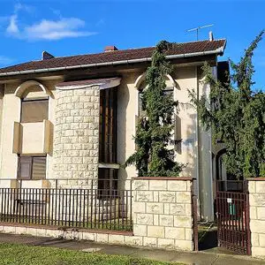 I am selling a LUX house with a property near Sombor