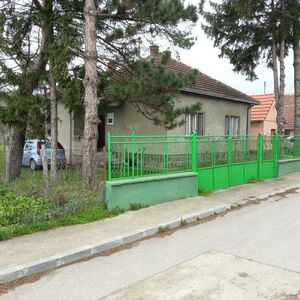 I am selling a house in the center of Vrdnik