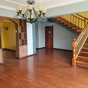 Amazing 4 Bedrooms Duplex Apartments+ DSQ In Lavington 