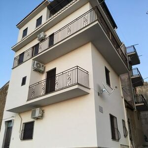 Panoramic Townhouse in Sicily - Casa Di Maria Sta Pozzillo