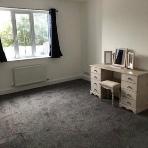 Student Living on Stoneleigh Broadway, Epsom: Comfortable an