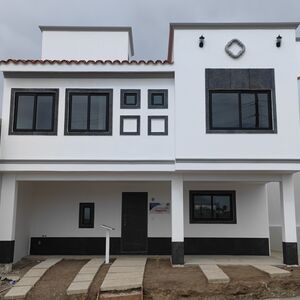 Venta De Casa en Residencial Rivera, Tijuana, 3 Recámaras.