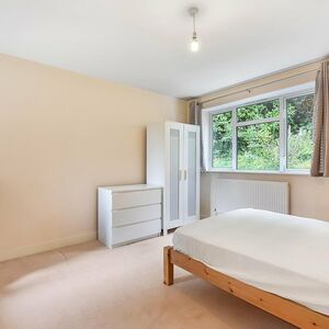 Oak Hill Grove: Perfect Student Accommodation in London