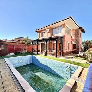 Luxury House with Yard, Pool & Garage in Gyulovtsa