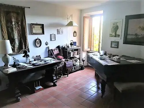  Room of the two pianos