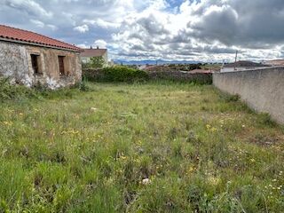 view of plot & side wall